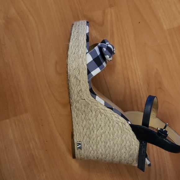 Micheal kors wedge - Picture 3 of 3
